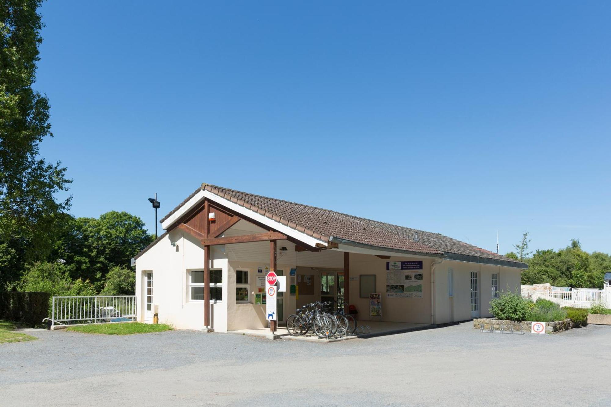 Péronne Camping Du Port De Plaisance מראה חיצוני תמונה