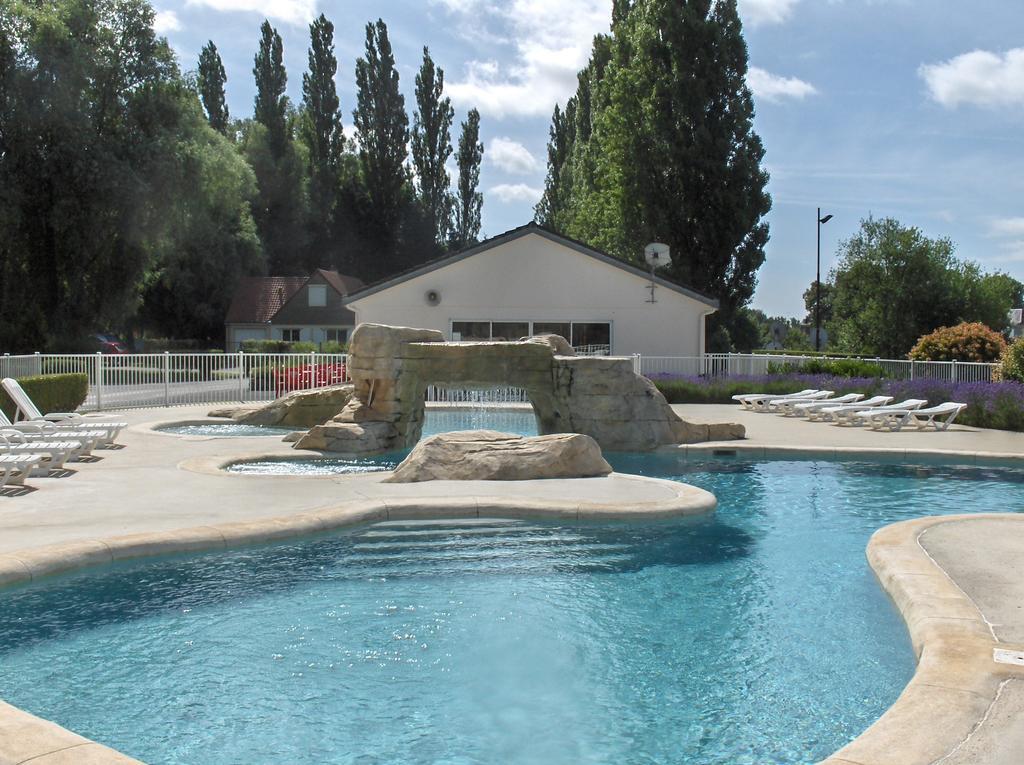Péronne Camping Du Port De Plaisance מראה חיצוני תמונה