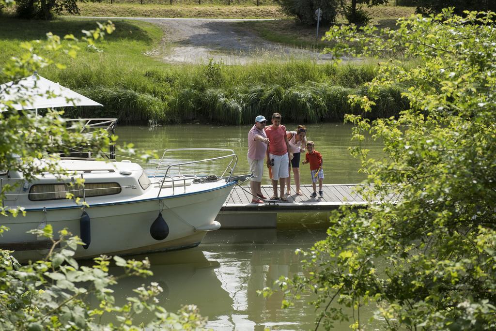 Péronne Camping Du Port De Plaisance מראה חיצוני תמונה