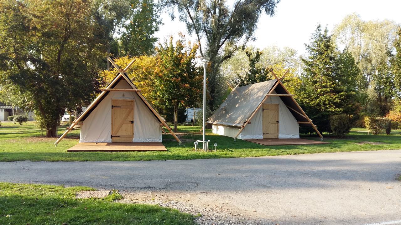 Péronne Camping Du Port De Plaisance מראה חיצוני תמונה